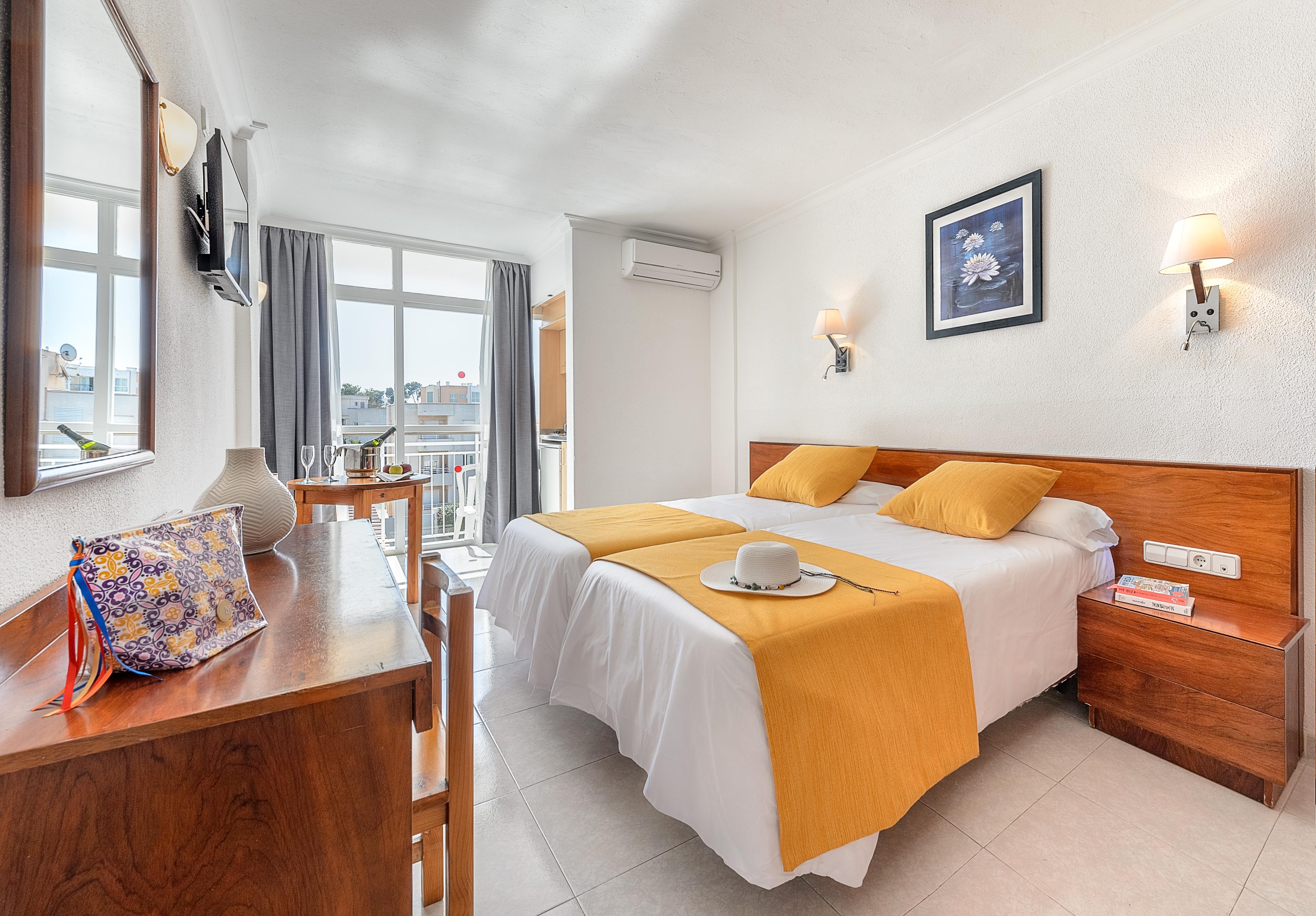 Aparthotel Vibra Bay San Antonio  Ngoại thất bức ảnh